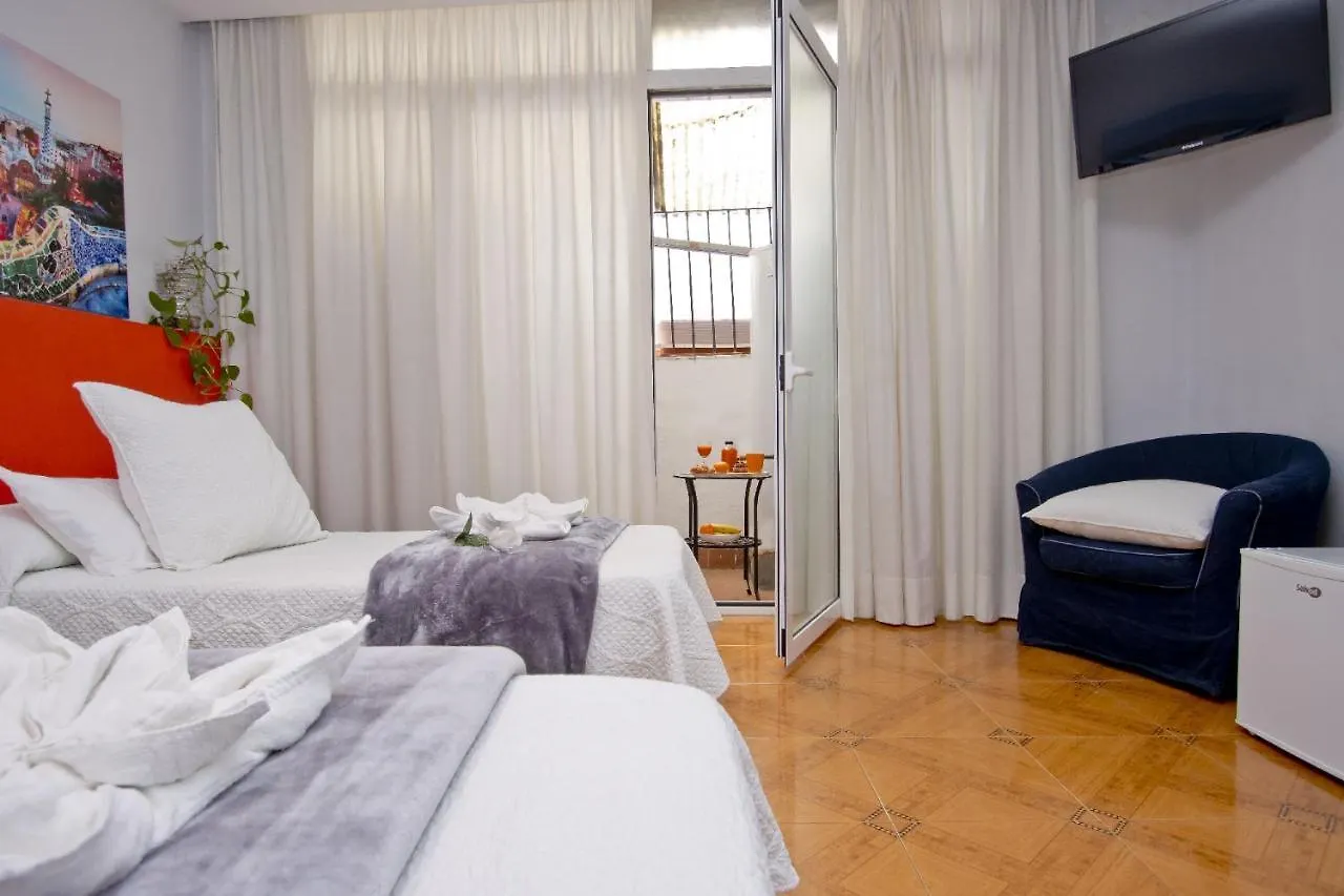 Barcelona City Centre Hostal Гостевой дом